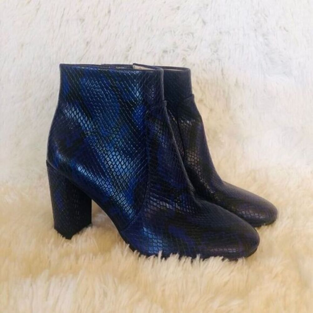 VINCE CAMUTO Blue Sanstan Ankle Boots/Booties Size:‎ US 6 M /36.5  $149 - Picture 11 of 12